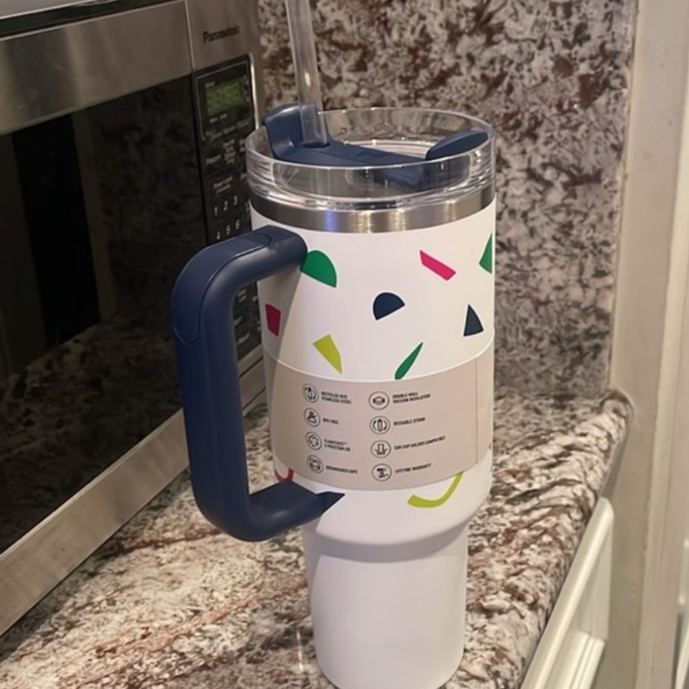 Stanley The Quencher H2.O Flowstate Tumbler 40 oz in Abstract Geos NWT - Picture 4 of 9
